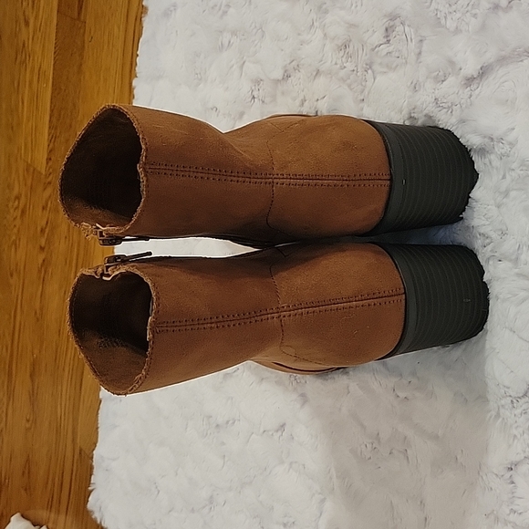 American Eagle Outfitters Brown Heeled Booties, Women's Size 10, EUC! - Picture 4 of 10